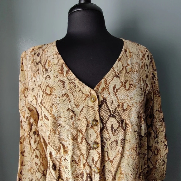Leighton Crop Snakeskin Print Long Sleeve Top - Picture 2 of 4